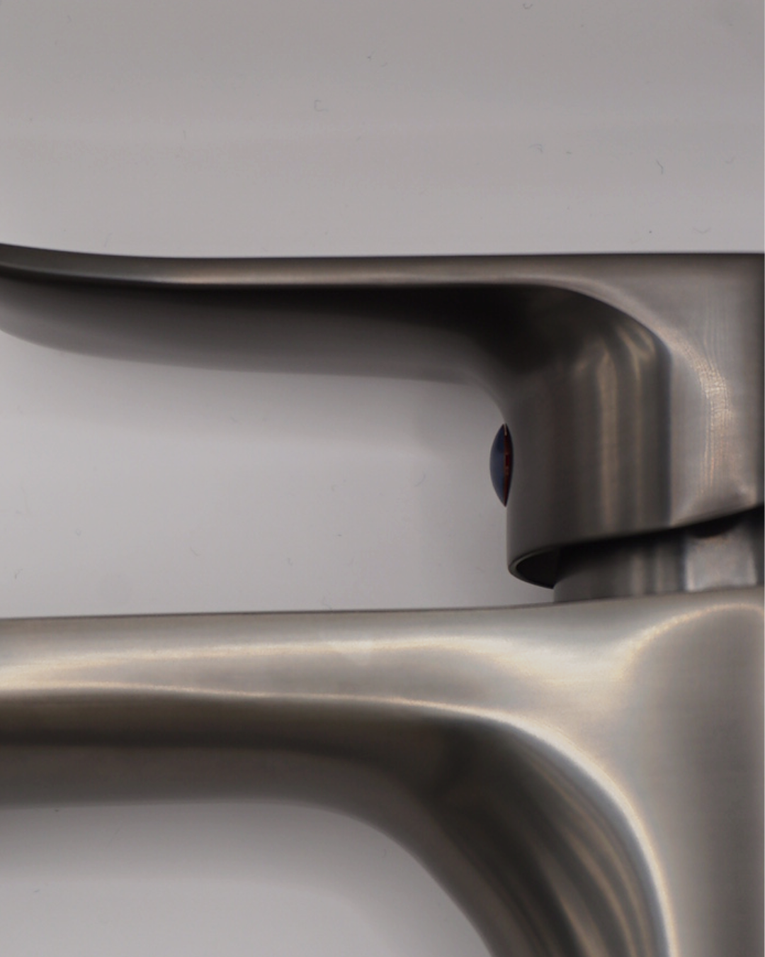 Monomando para lavabo corto Gun metal gris 04049 - Metalflu